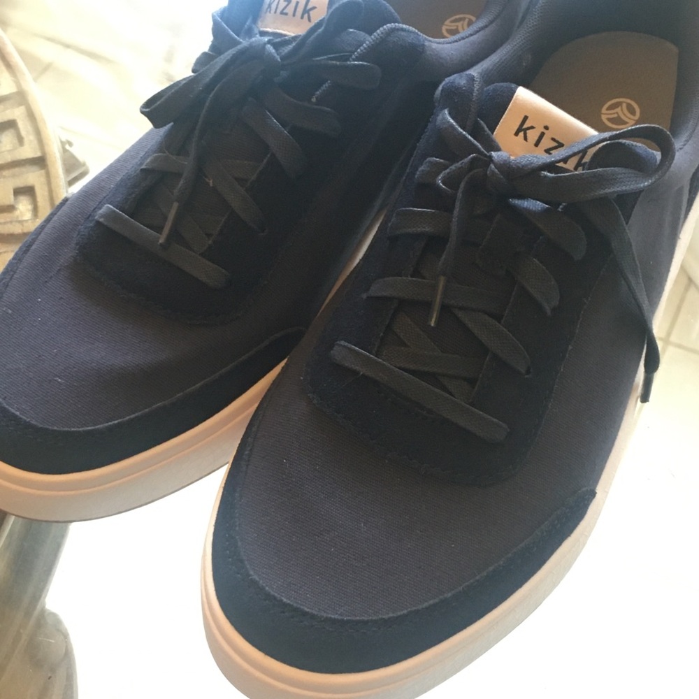 NWOT Never worn navy Kiziks